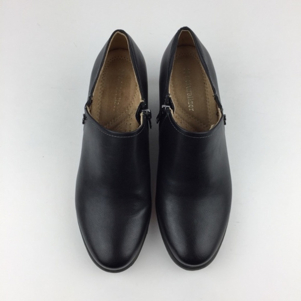 Naturalizer Faux Leather Black booties